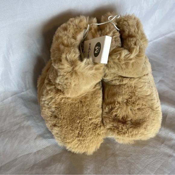 2 Girl’s Cat & Jack Gray & Tan Faux Fur Bootie Slippers Size M 7-8 - Picture 5 of 7